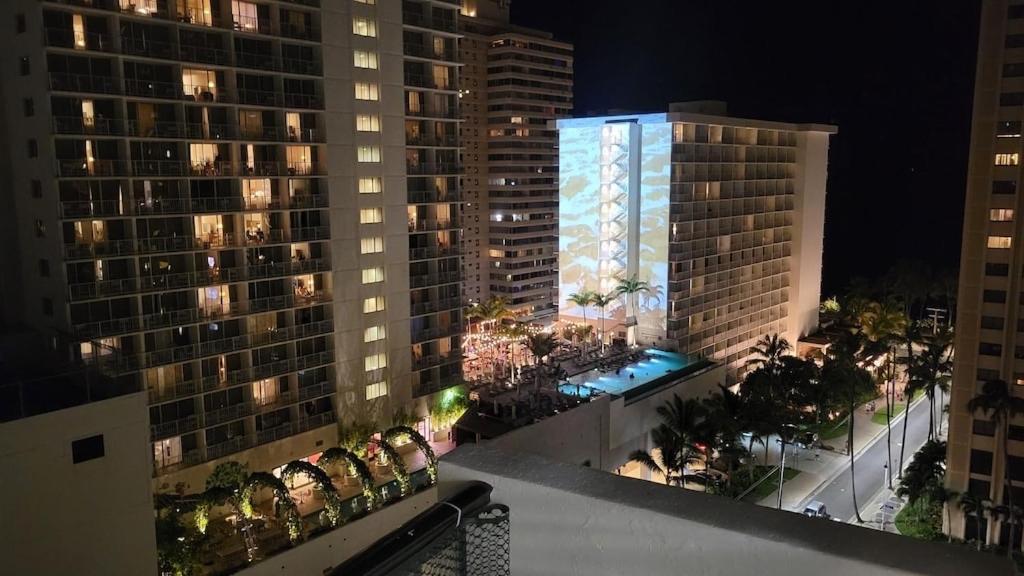 Waikiki Condo 2 Bedrooms 2 Bathrooms With 1 Free Parking Space Honolulu Kültér fotó