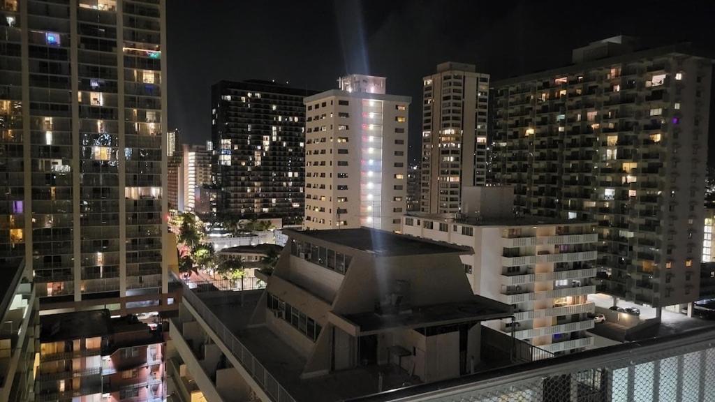 Waikiki Condo 2 Bedrooms 2 Bathrooms With 1 Free Parking Space Honolulu Kültér fotó