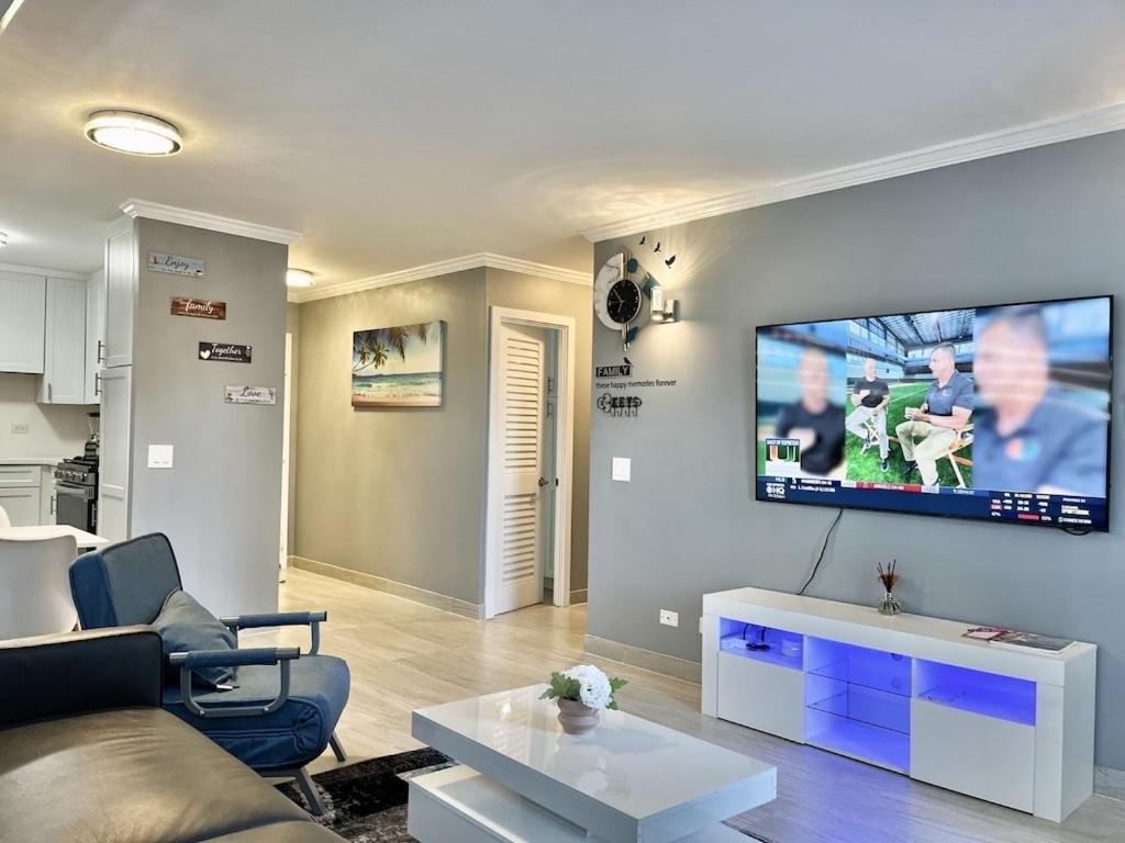 Waikiki Condo 2 Bedrooms 2 Bathrooms With 1 Free Parking Space Honolulu Kültér fotó