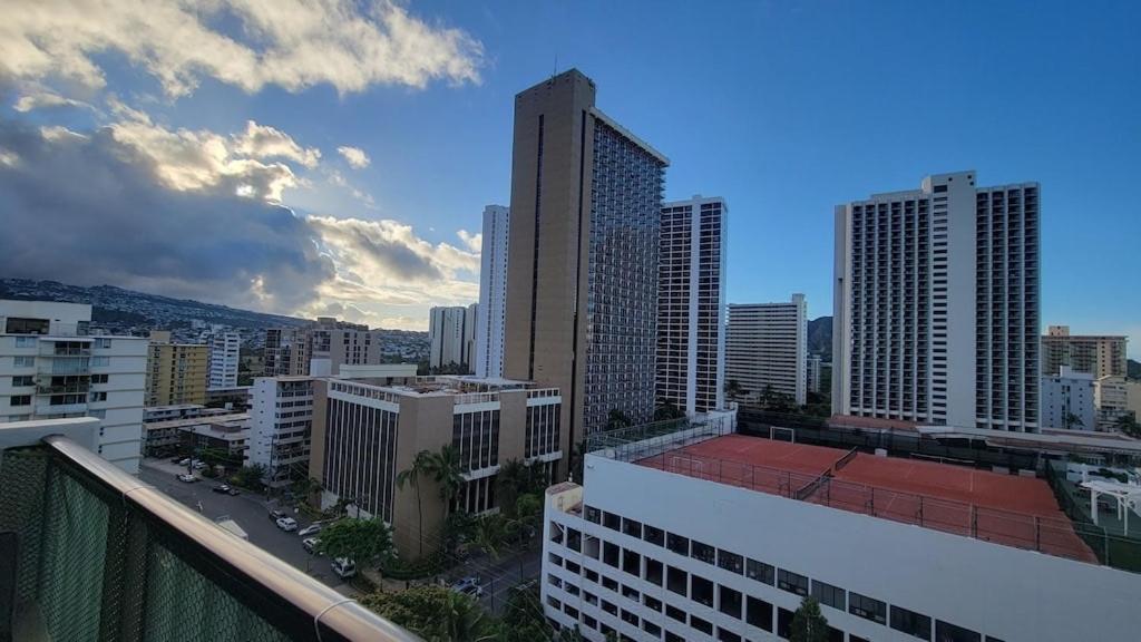 Waikiki Condo 2 Bedrooms 2 Bathrooms With 1 Free Parking Space Honolulu Kültér fotó